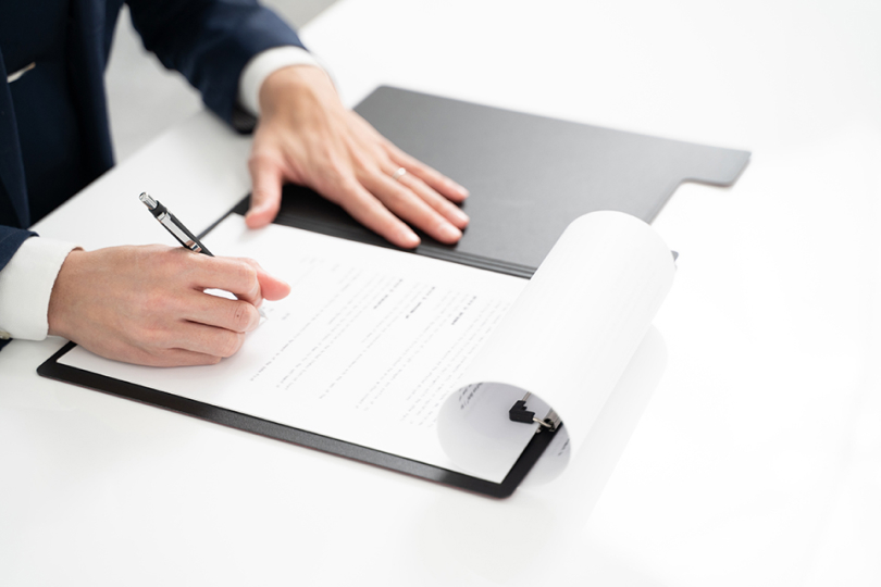 外国人本人と勤務先の会社が作成と準備する書類